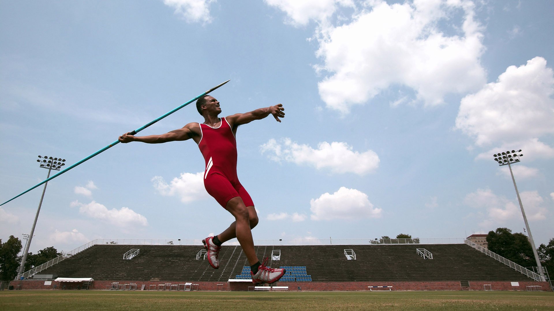 “飞盘竞技：三叉湖赛场上演速度与精准的激烈较量”