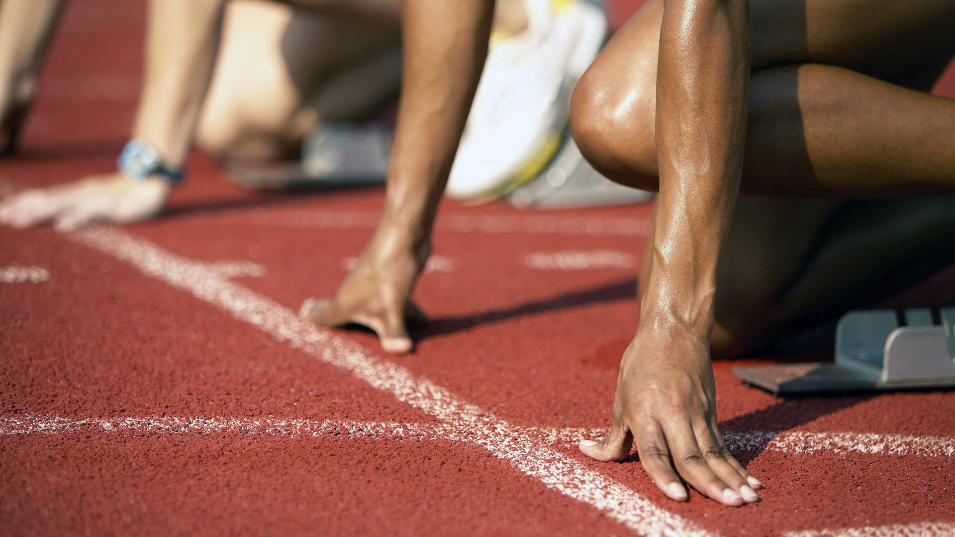 “腰旗式美式橄榄球：成都七中东部带来新兴运动挑战”